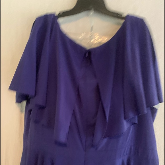 Cape Top party dress - Picture 3 of 4